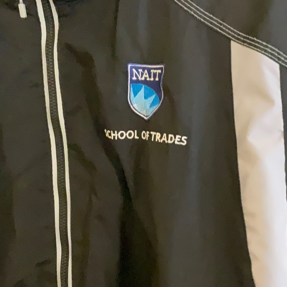 Black Windbreaker- North End - Picture 5 of 12